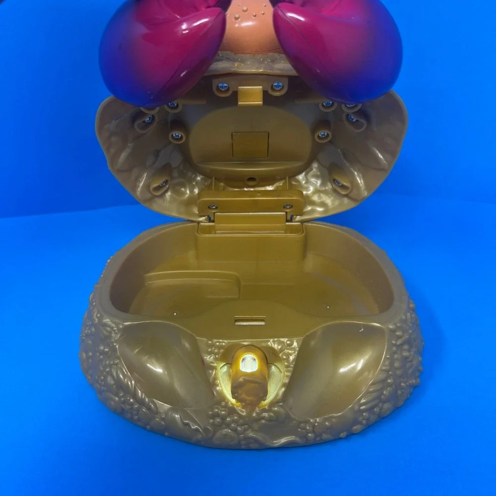 Disney Moana Tamatoa Jewelry Box Gold Purple Singing Lights Sounds Maui Hook